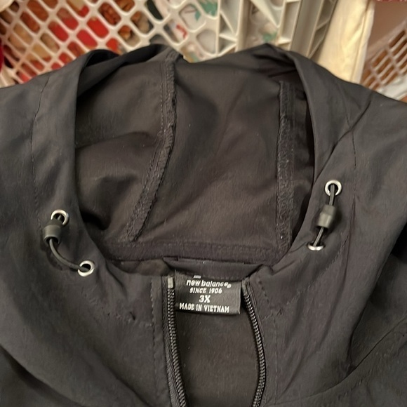 New balance-3X-black-full zip, hooded jacket with two front pockets - Picture 6 of 14